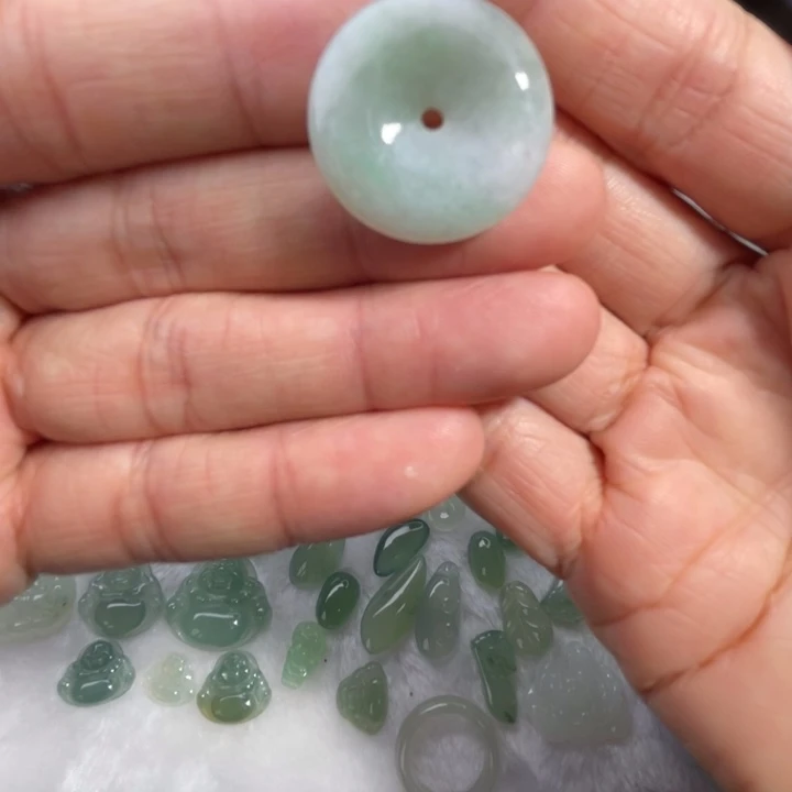 P***a翡翠未镶嵌吊坠(不含链)天然缅甸翡翠平安扣