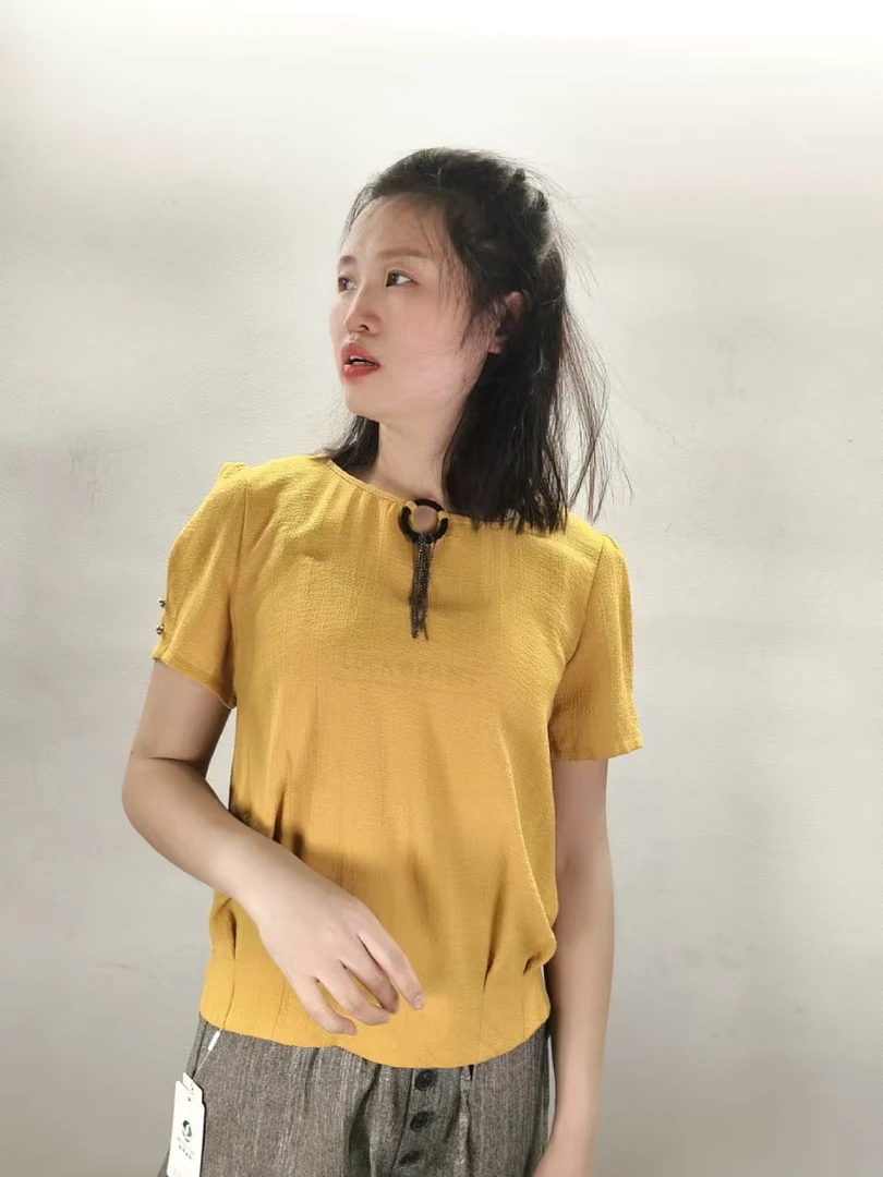 W419  黄色小上衣110斤可穿  默认微瑕 无运费险 接受不了勿拍