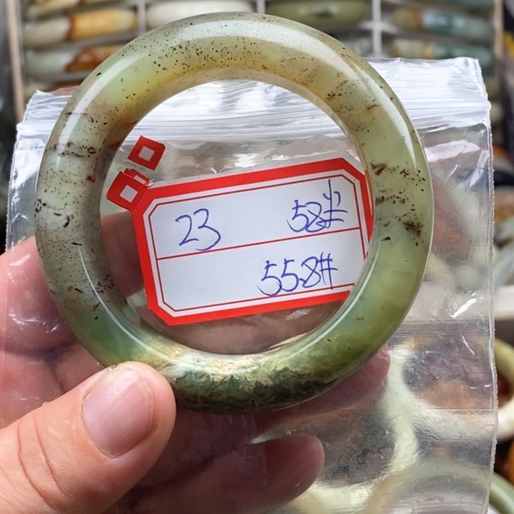 未镶嵌蛇纹石玉颈饰