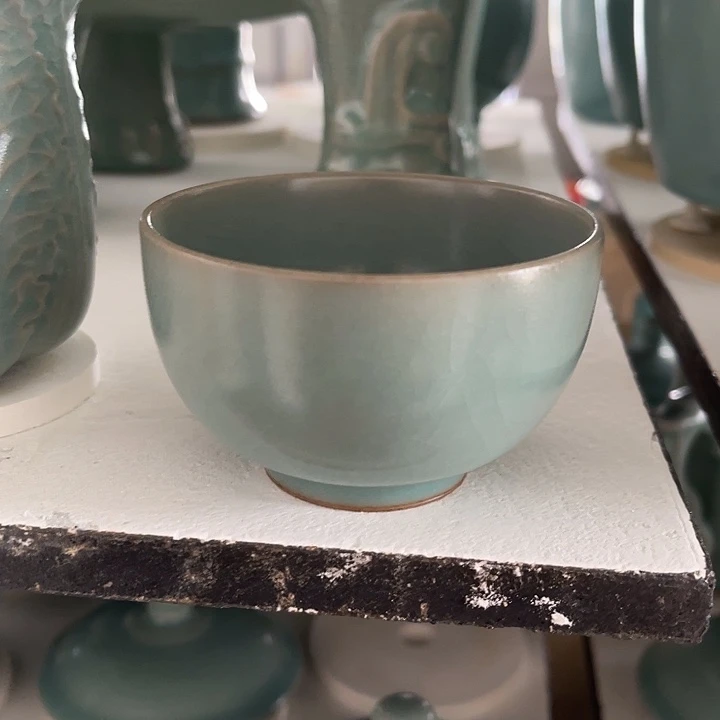 微瑕仿古釉罗汉杯