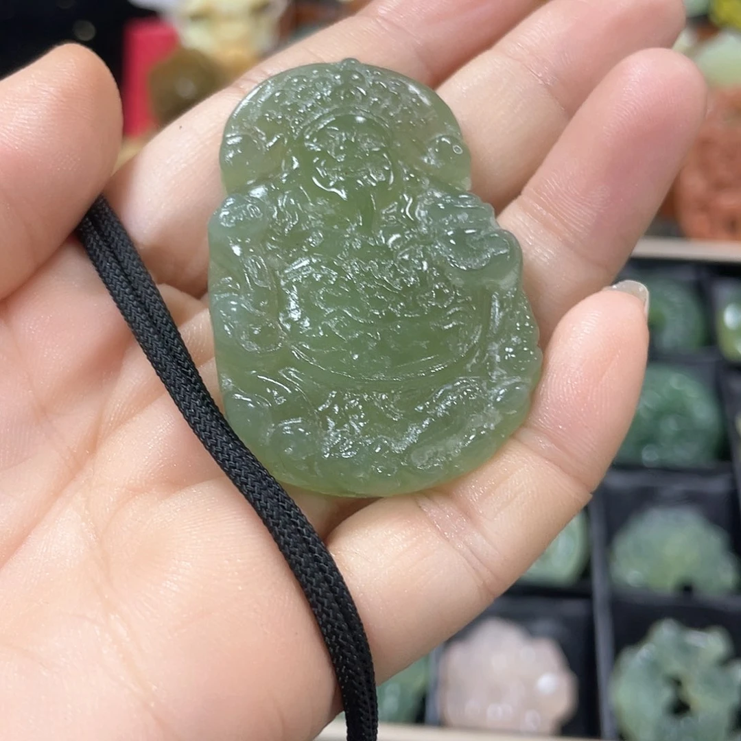 蛇纹石玉颈饰未镶嵌心***处