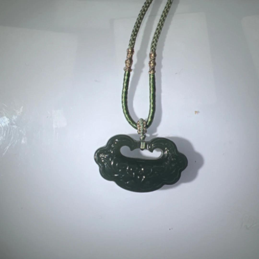 和田玉卡30-18mm如意吊坠编号071