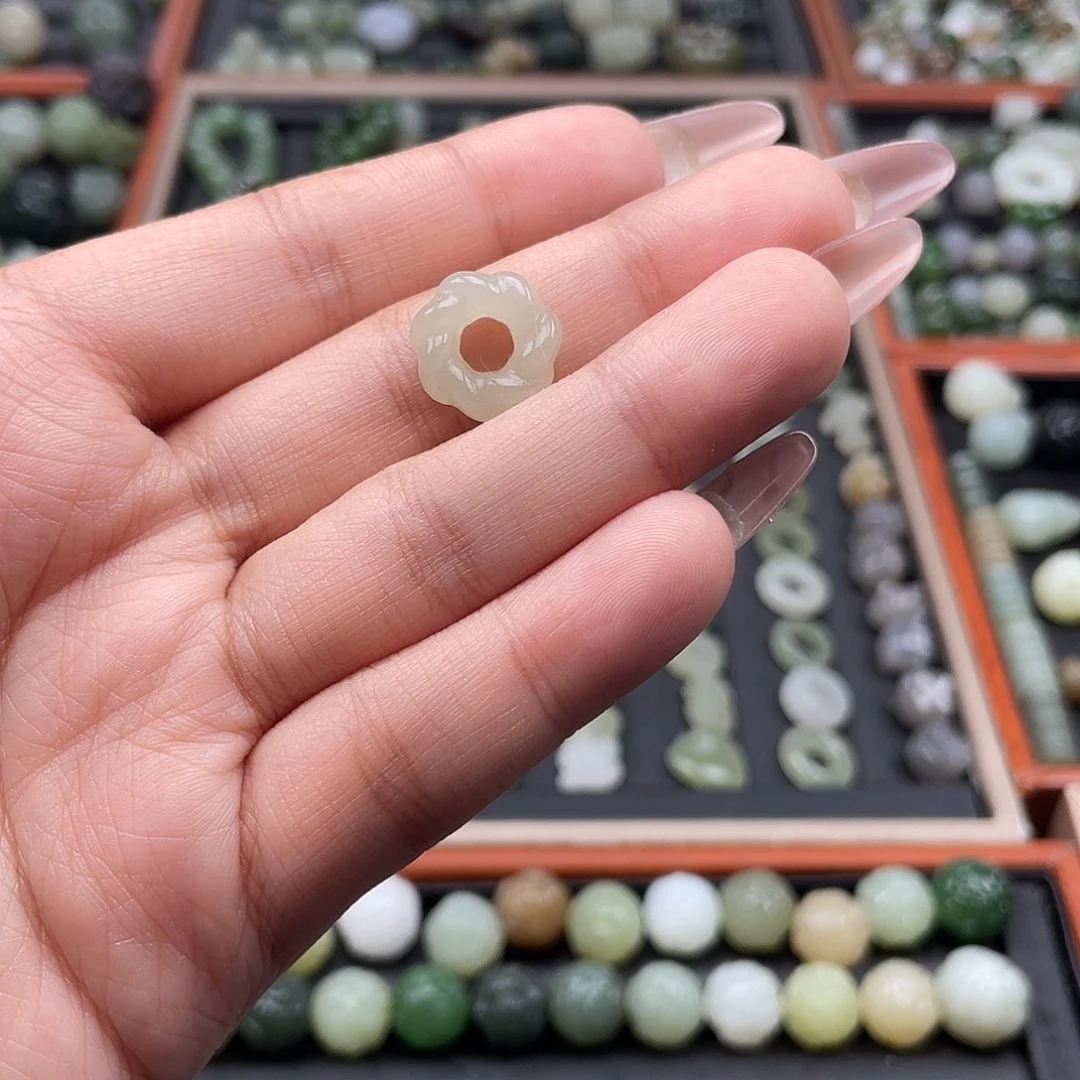 花***心和田玉（糖玉）未镶嵌珠宝半成品