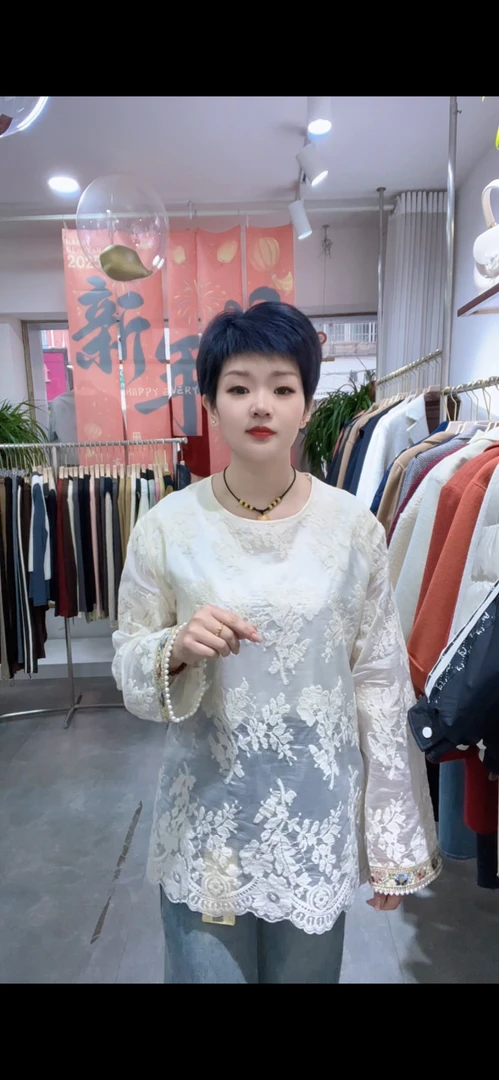 蕾丝花朵长袖圆领打底衫宽松显瘦气质上衣