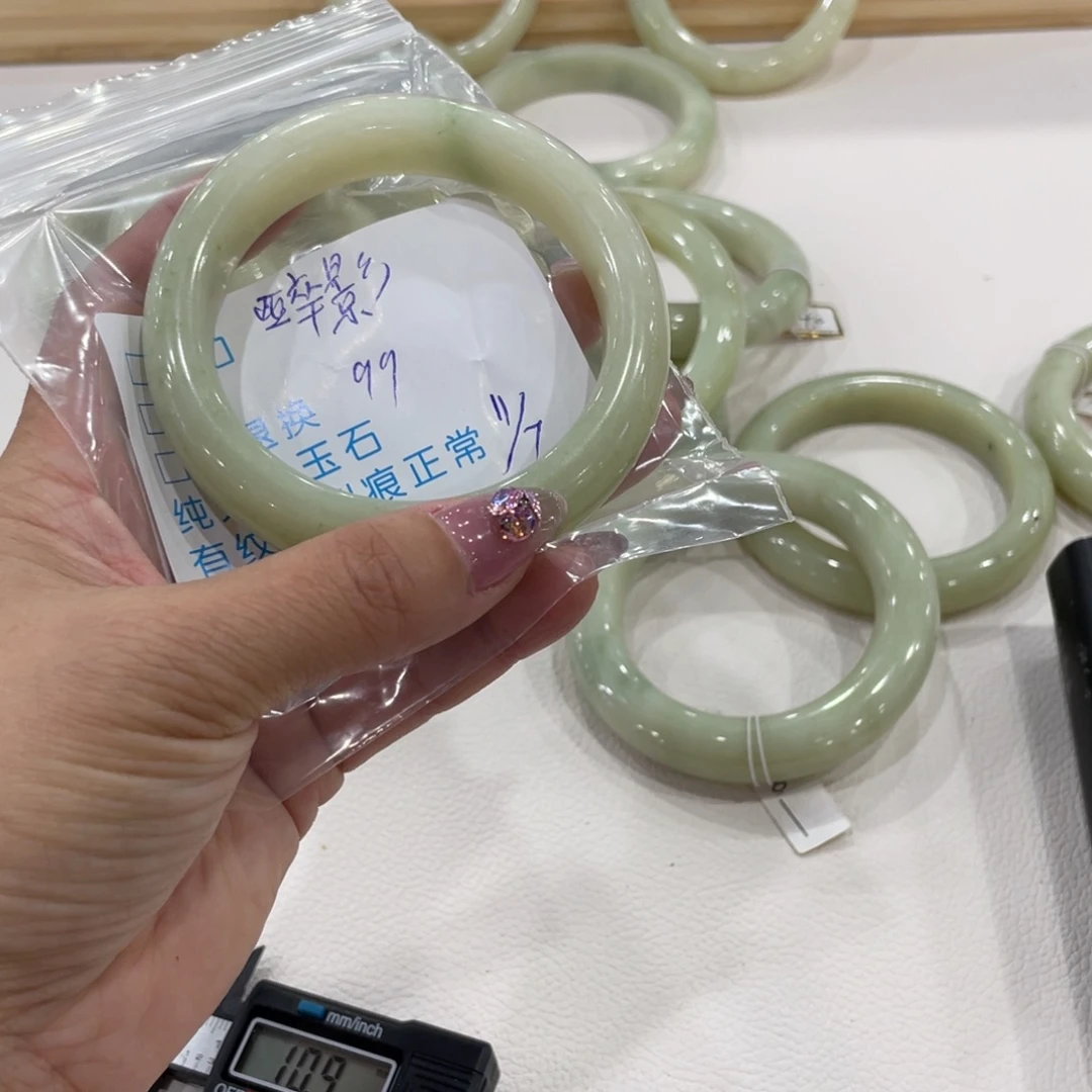醉***影蛇纹石玉未镶嵌手镯