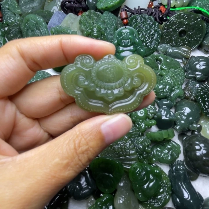 和田玉未镶嵌颈饰