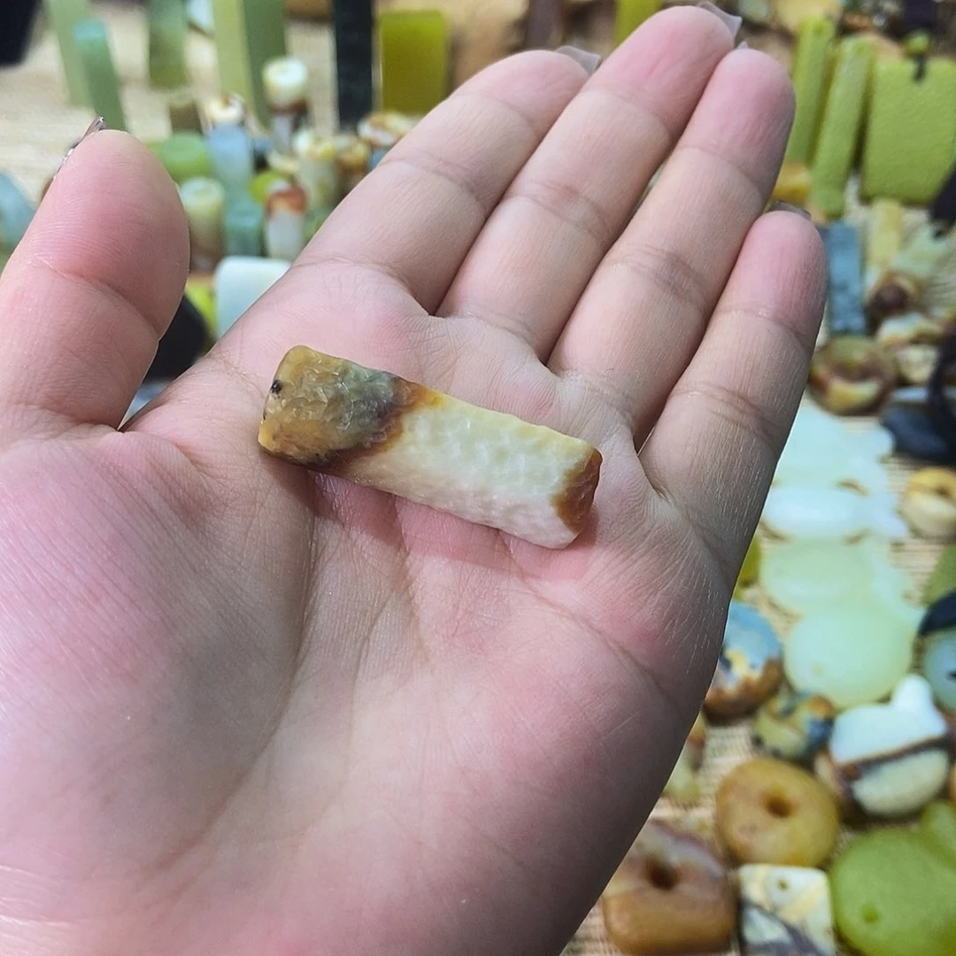 未镶嵌蛇纹石玉挂件