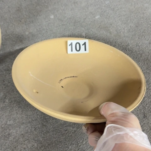 泥塑砂锅盖子一只