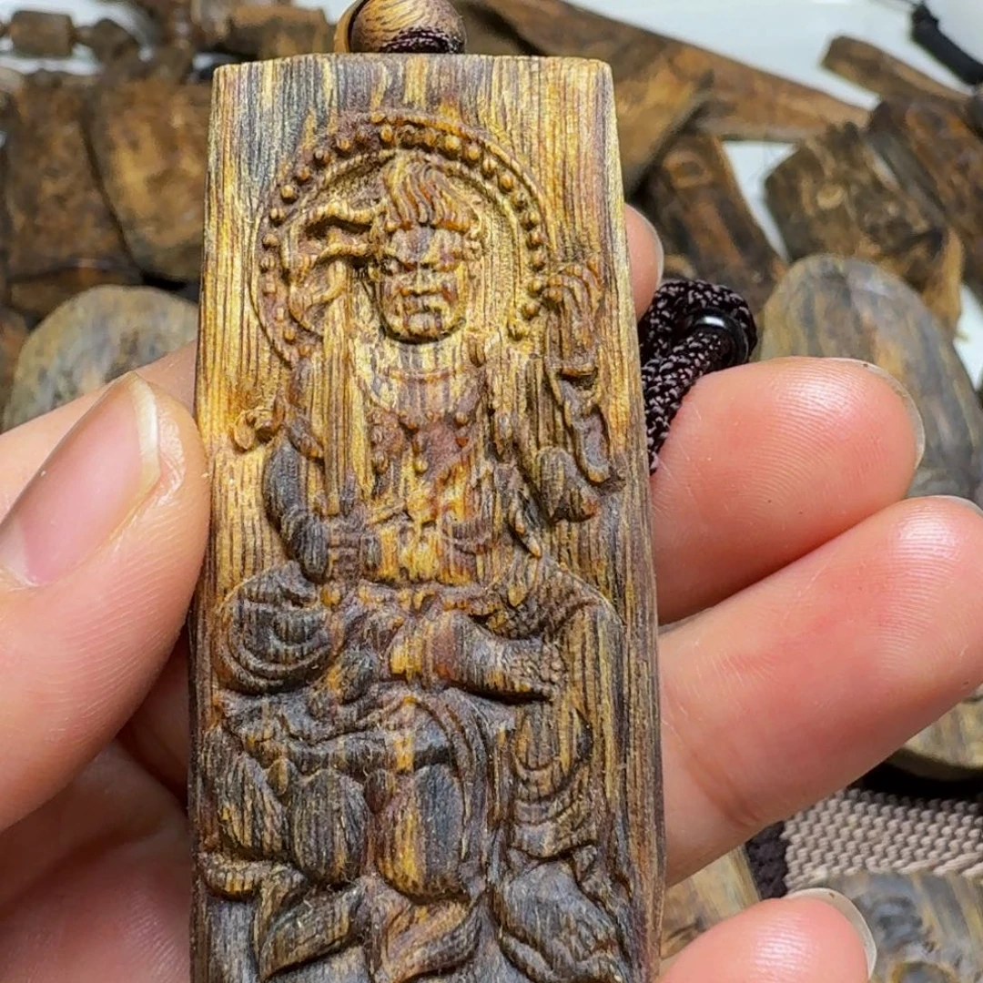 沉香吊坠白棋不动明王雕刻牌10克