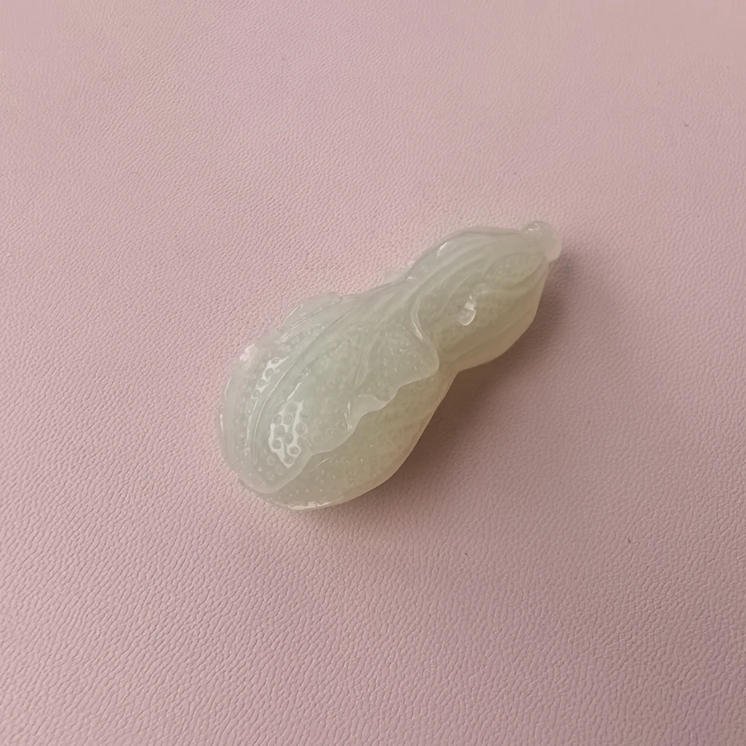 白菜男女款遇百财手工雕刻和田玉吊坠