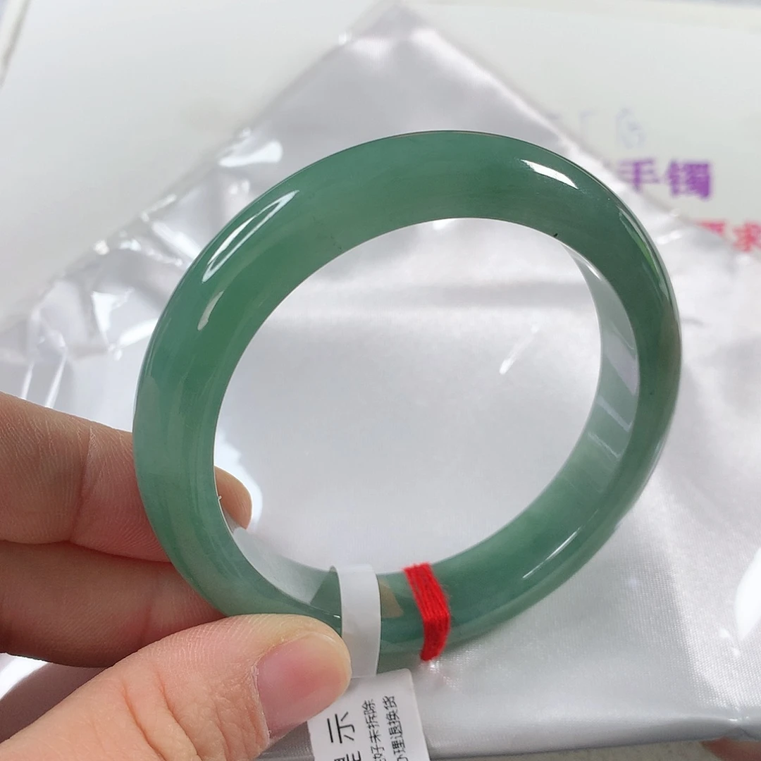 翡翠手镯未镶嵌 需包容内裂⑦③