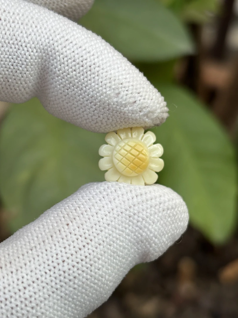 4812天然蜜蜡琥珀太阳花配饰4.7x12.8mm