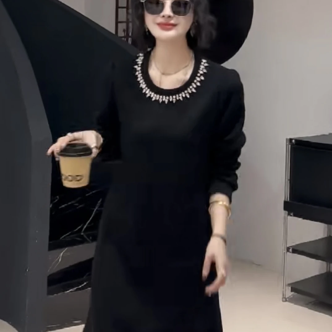 N8871轻奢减龄遮肉显瘦大方得体领子手工缝钻双兜款连衣裙