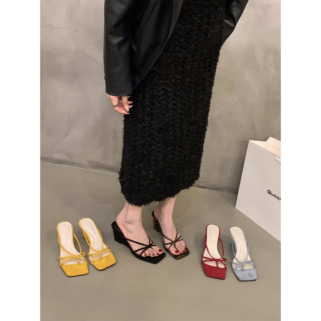 坡跟高跟黄色夹趾细带凉拖鞋仙女鞋子外穿夏季配裙子红色凉鞋