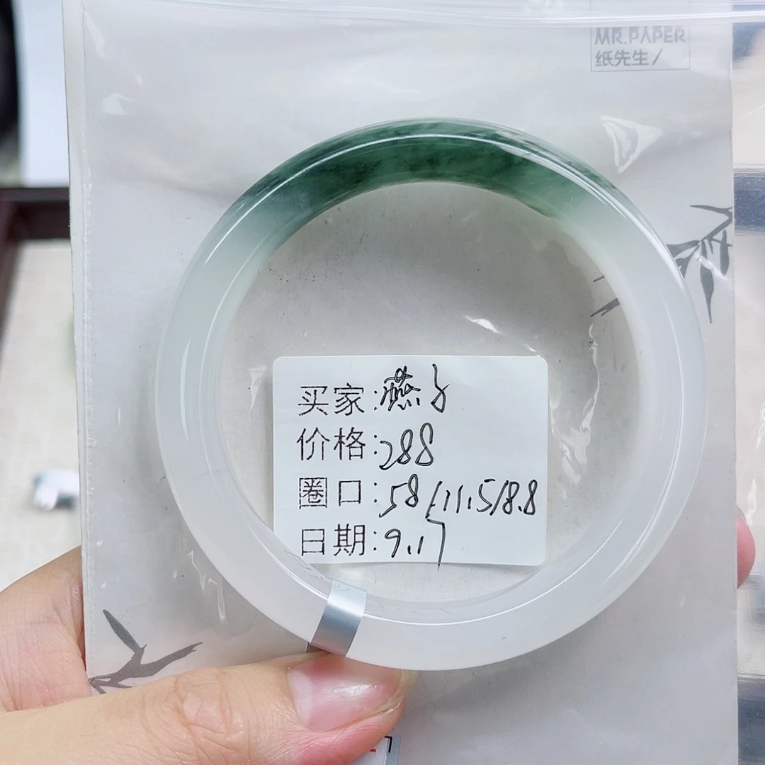 未镶嵌手镯石英质玉