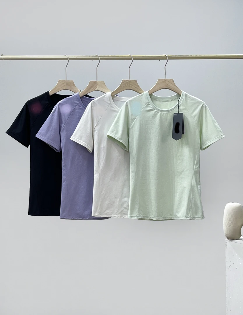 女款圆领t恤黑白绿紫