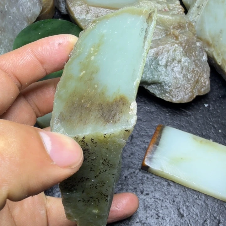 和田玉（糖玉）未镶嵌珠宝奇石