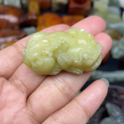 蛇纹石玉未镶嵌颈饰9