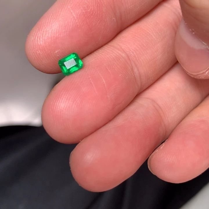 祖母绿裸石未镶嵌