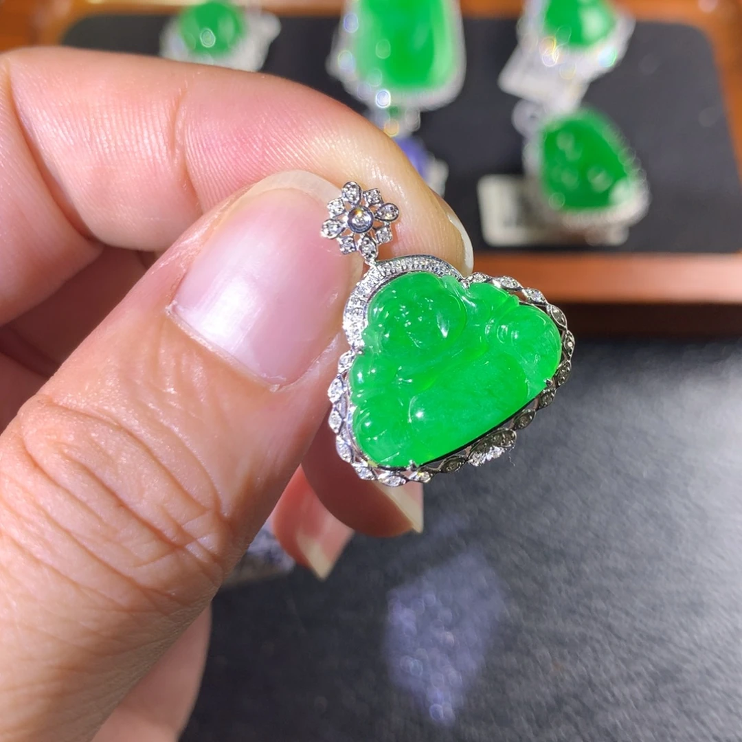 翡翠18K金镶嵌颈饰翡翠