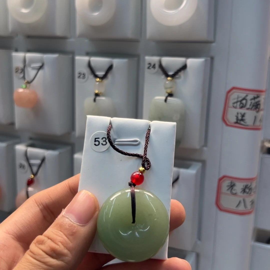 一***光石英质玉合金颈饰