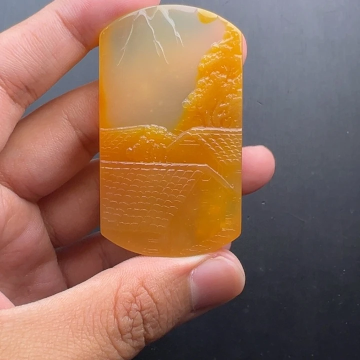 石英质玉（黄龙玉）未镶嵌颈饰