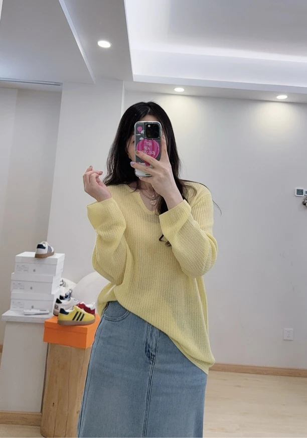 剪刀领设计款针织衫2025新款夏季洋气单品欧若风黄色
