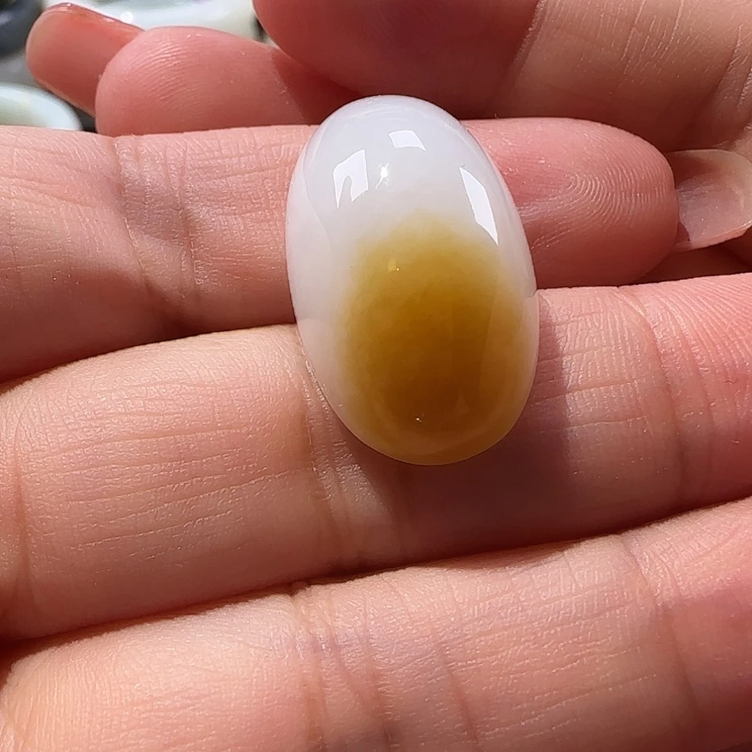 黒***茹颈饰未镶嵌和田玉
