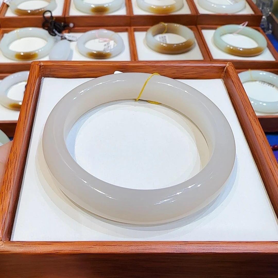 和田玉手镯未镶嵌藕粉55