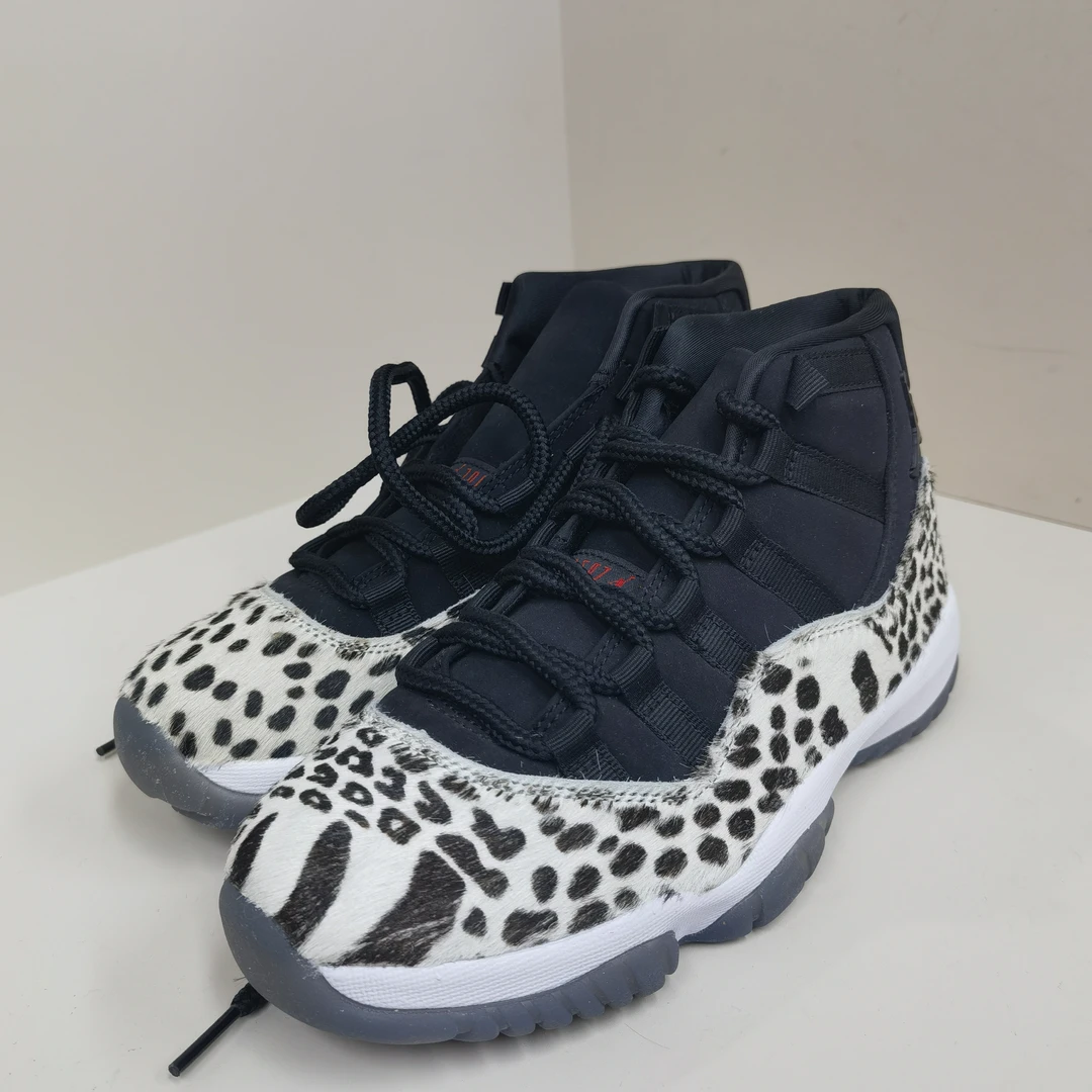 NIKE AJ11 兽纹 38码 全新原盒