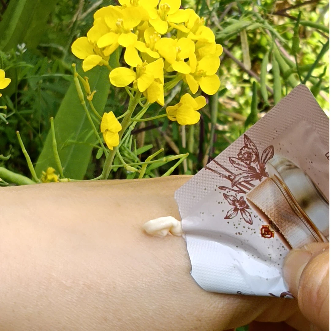 好用的紧致保湿眼霜面霜二合一 和率提拉面霜小样30片装