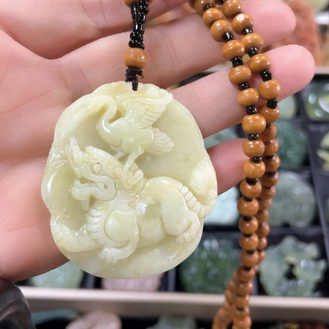 石英质玉颈饰合金