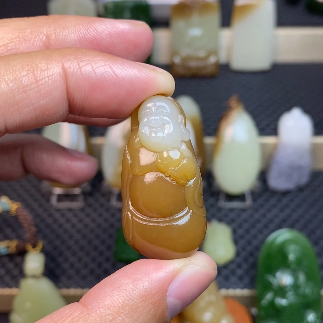 猫***6和田玉未镶嵌颈饰