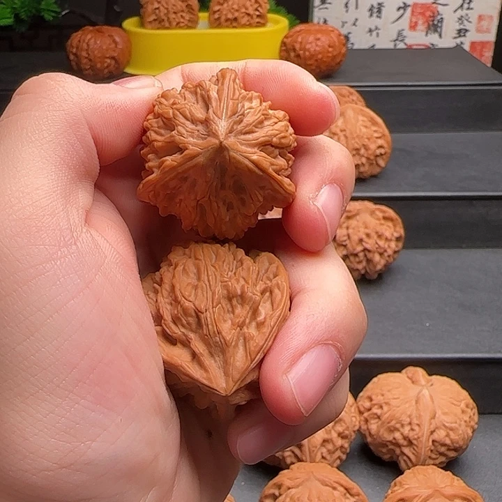 转***念文玩核桃吊坠御龙