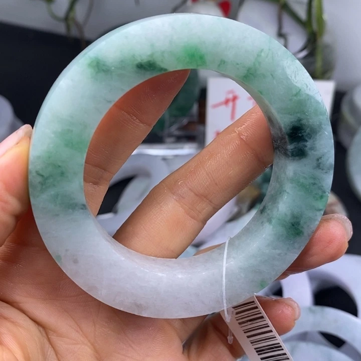 在***琳定制翡翠翡翠手镯未镶嵌