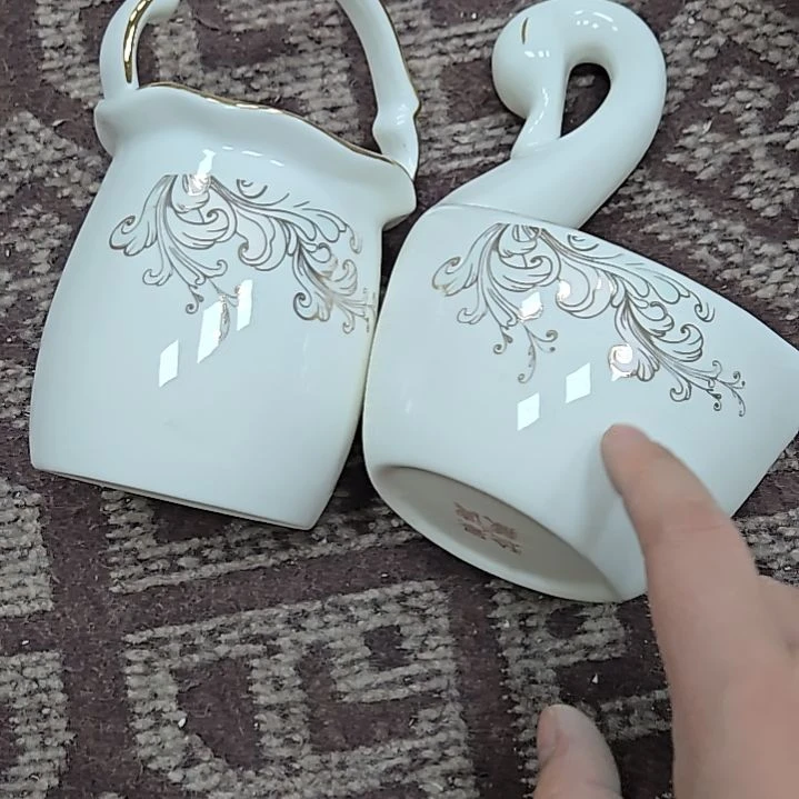瓷片微瑕天鹅花篮一对666666