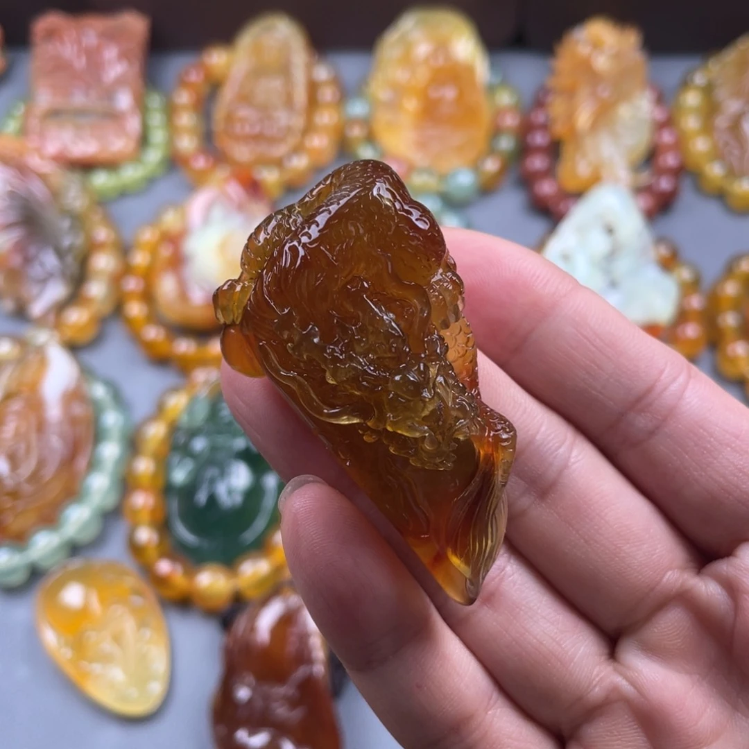 未镶嵌蛇纹石玉吊坠