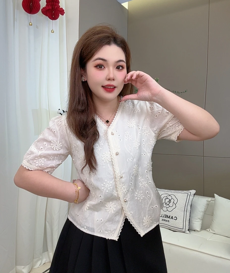 大码女装新款2025夏季法式杏色刺绣镂空设计显瘦上衣