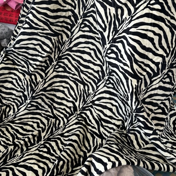 约180x200 斑马纹毛绒棉质铺床铺沙发垫发一张