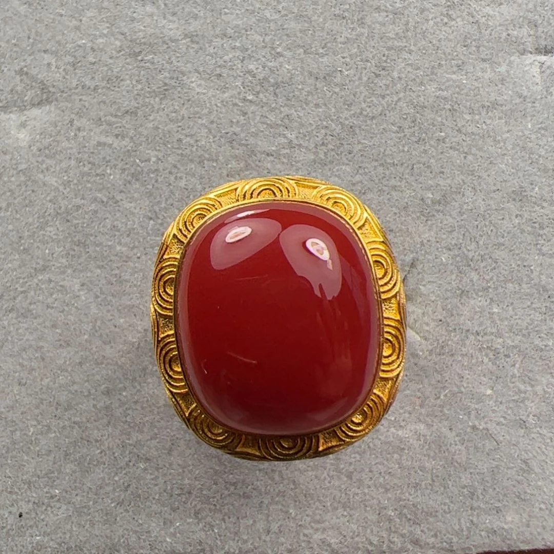18K金镶嵌戒指南红玛瑙