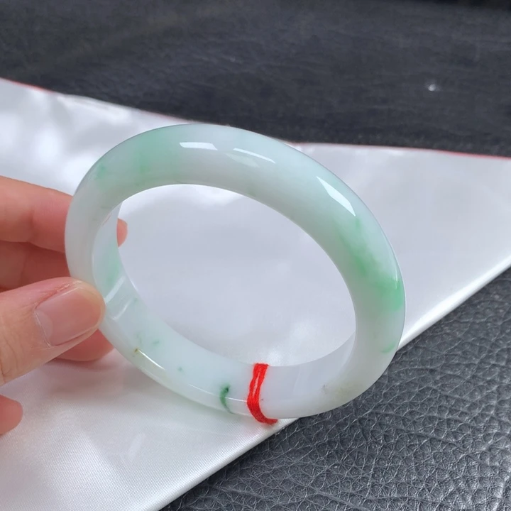翡翠未镶嵌手镯