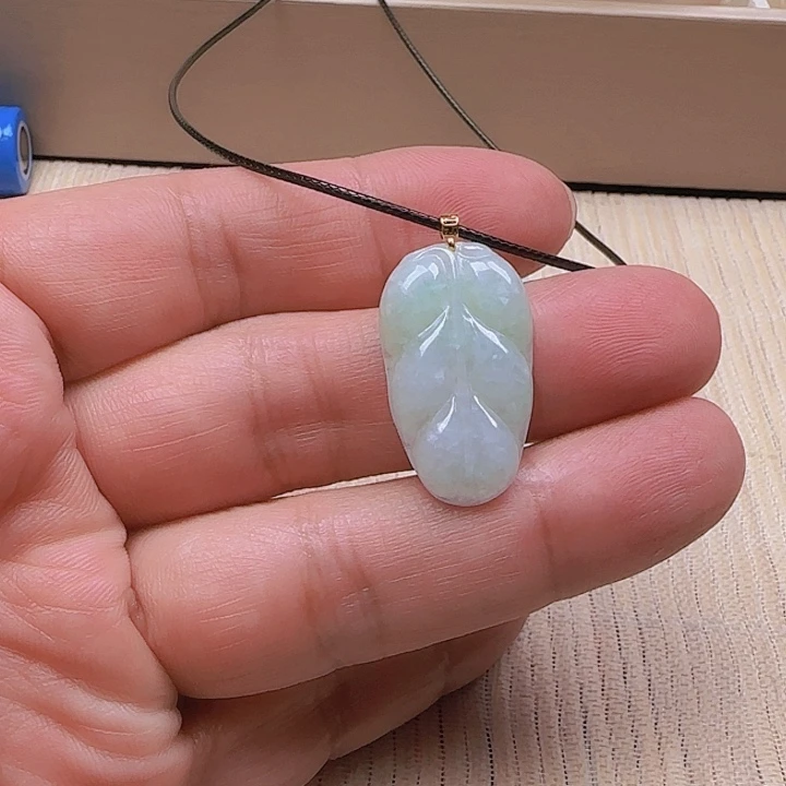 翡翠18K金镶嵌颈饰1111111111