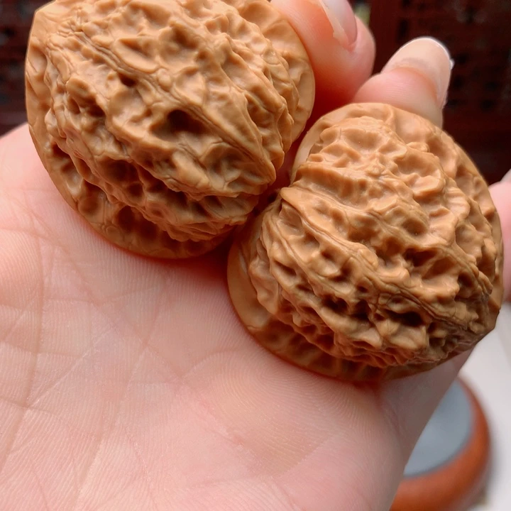 文玩核桃吊坠金牛。  6号