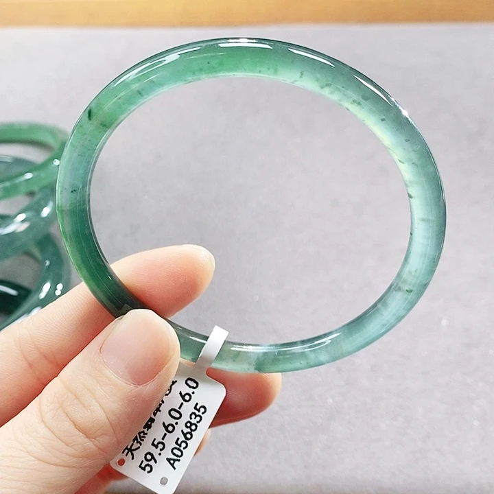 翡翠未镶嵌手镯（圆镯）