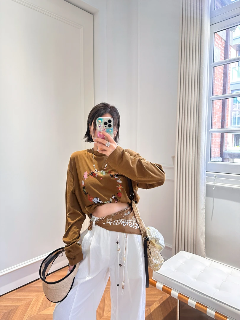 shào xīī 官方授权 长袖打底衫小logo设计感薄款T恤上衣女