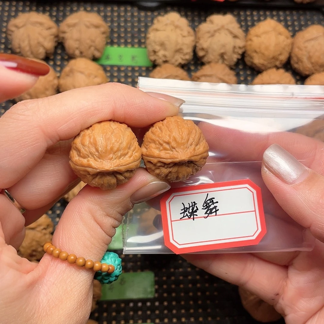 文玩核桃吊坠蝶**涯23尺水晶小苹果