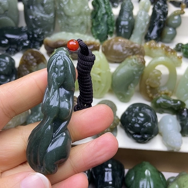 和田玉未镶嵌颈饰