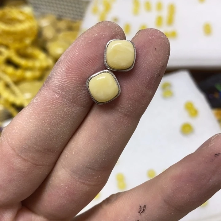 蜜蜡银S925镶嵌裸石耳钉