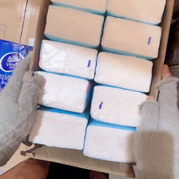 品牌抽纸一箱。