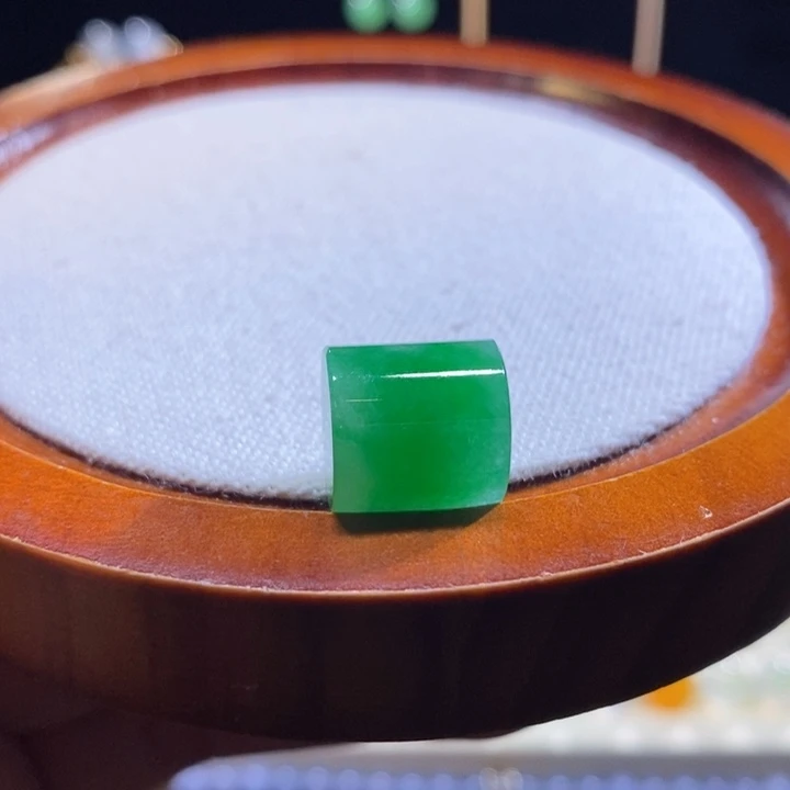 翡翠未镶嵌颈饰翡翠冰辣绿桶珠